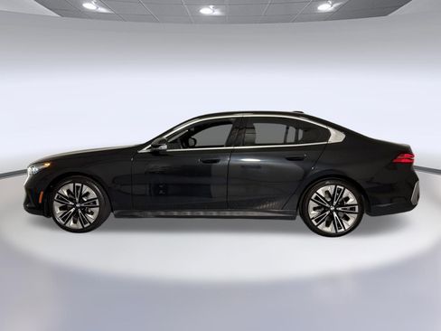 Used 2025 BMW 530i RWD image 2
