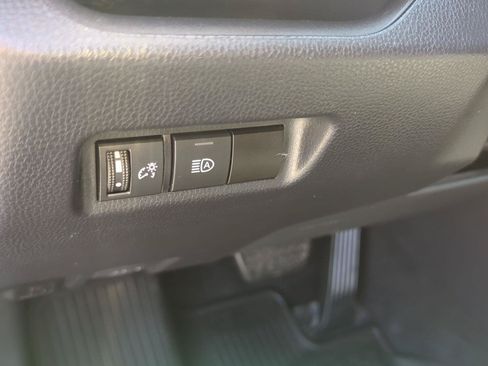 Used 2021 Toyota RAV4 LE AWD/4WD image 14