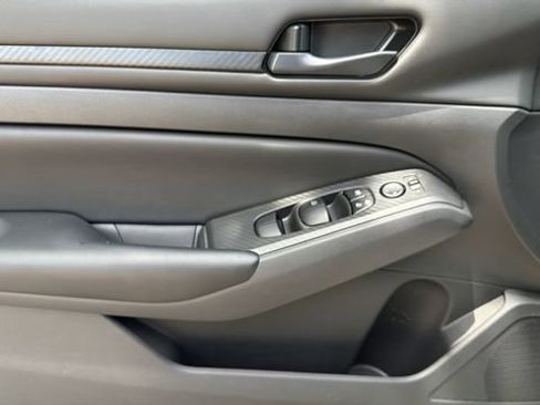 Certified 2025 Nissan Altima 2.5 S FWD image 11