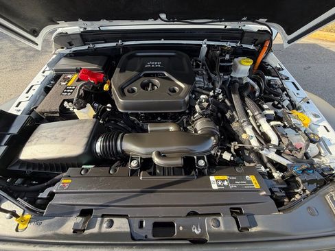 Used 2023 Jeep Wrangler Unlimited w/ Cold Weather Group image 16