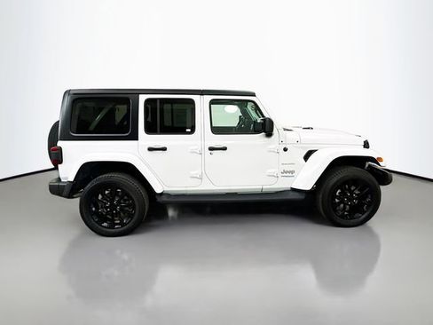 Used 2022 Jeep Wrangler Sahara w/ Cold Weather Group image 10