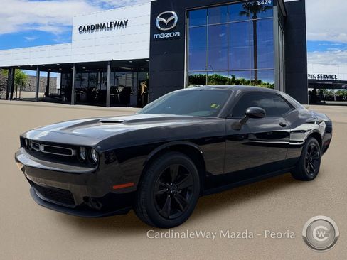 Used 2020 Dodge Challenger SXT RWD image 2