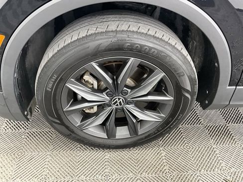 Used 2022 Volkswagen Tiguan SE image 30