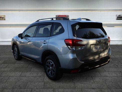 Used 2019 Subaru Forester Premium AWD/4WD image 5