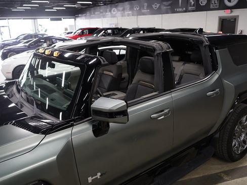 Used 2024 GMC Hummer EV 3X AWD/4WD image 9