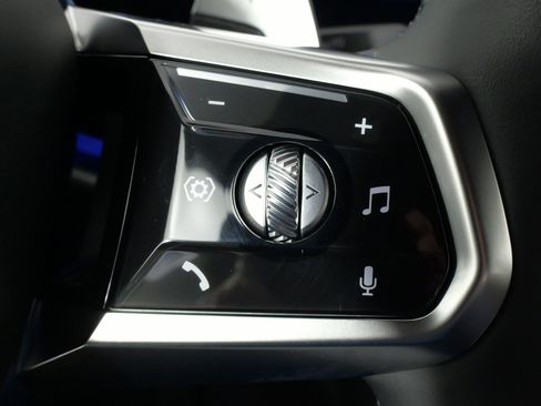 Used 2023 BMW 760i xDrive w/ Executive Package image 47