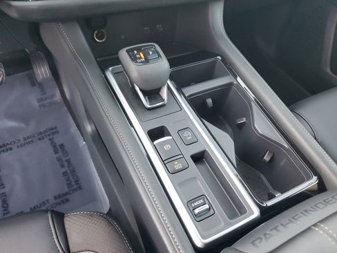 Used 2025 Nissan Pathfinder SL image 26