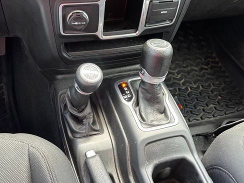 Used 2018 Jeep Wrangler Unlimited Sport AWD/4WD image 11