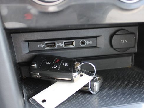 Used 2018 Volkswagen Tiguan SE image 23