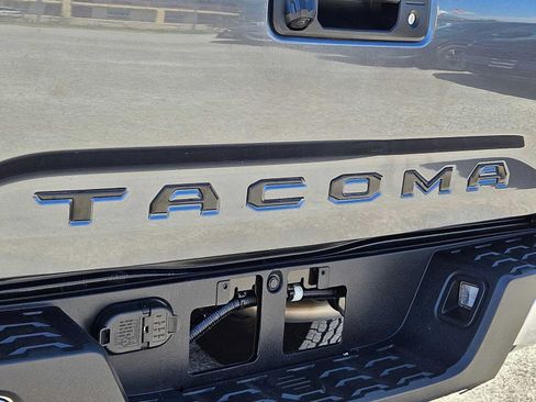 Used 2021 Toyota Tacoma TRD Off-Road AWD/4WD image 12