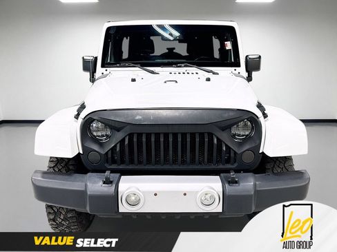 Used 2015 Jeep Wrangler Unlimited Sahara AWD/4WD image 2