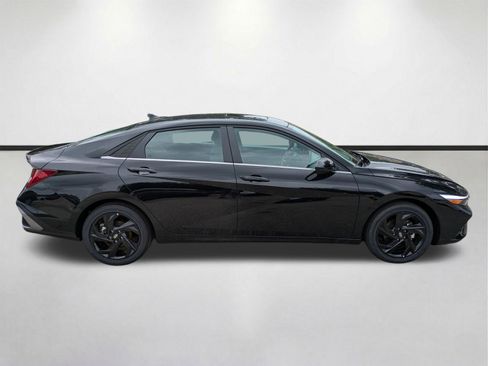 New 2026 Hyundai Elantra SEL Sport FWD image 3