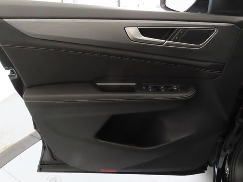 New 2026 Volkswagen Atlas Cross Sport SE image 11