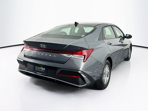 Used 2025 Hyundai Elantra SE FWD image 9