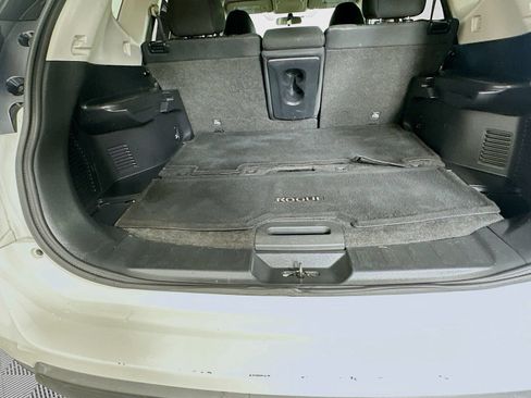 Used 2017 Nissan Rogue SV AWD/4WD image 23
