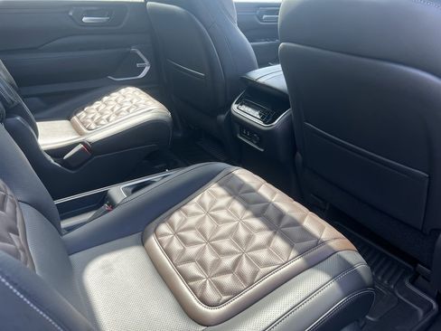 New 2026 Nissan Armada Platinum image 9