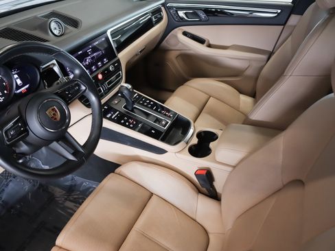 Used 2023 Porsche Macan image 15