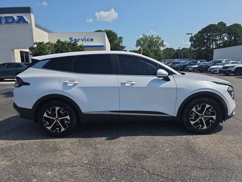 Used 2024 Kia Sportage EX FWD image 3