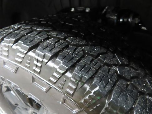 Used 2025 GMC Sierra 2500 AT4 w/ AT4 Premium Plus Package image 9