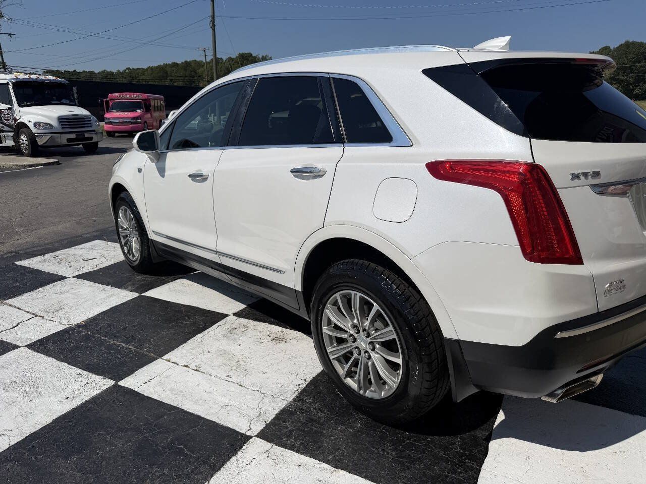 Used 2017 Cadillac XT5 Luxury w/ Driver Awareness Package AWD/4WD image 7