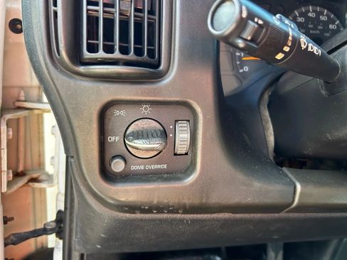 Used 2004 Chevrolet Kodiak C4500 2WD Regular Cab image 17