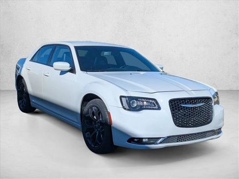 Used 2019 Chrysler 300 S image 3