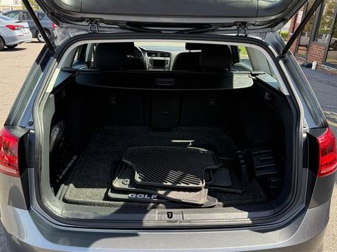 Used 2016 Volkswagen Golf S image 16