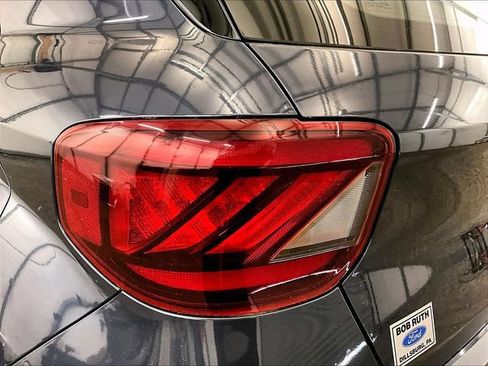Used 2020 Hyundai Venue FWD image 28