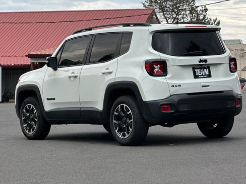 Used 2023 Jeep Renegade Latitude AWD/4WD image 6