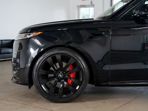Used 2023 Land Rover Range Rover Sport SE Dynamic image 9