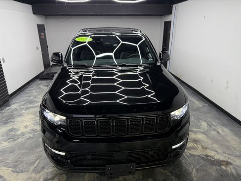 Used 2024 Jeep Wagoneer Series II image 8