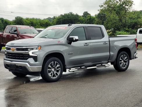 Used 2024 Chevrolet Silverado 1500 LT w/ Z71 Off-Road Package AWD/4WD image 4
