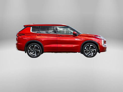 Used 2024 Mitsubishi Outlander SEL AWD/4WD image 2