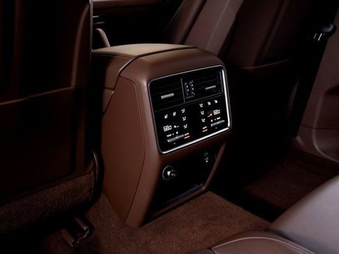 Used 2022 Porsche Cayenne Turbo S image 27