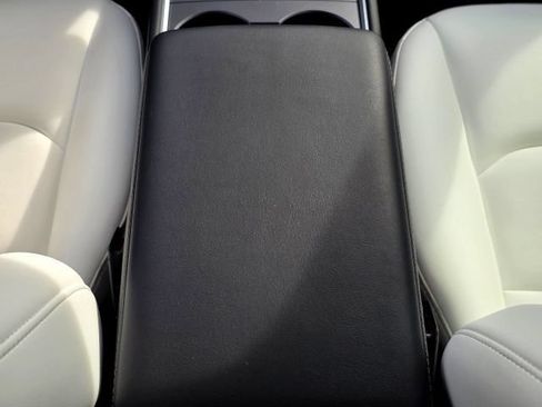 Used 2023 Tesla Model Y Long Range AWD/4WD image 23