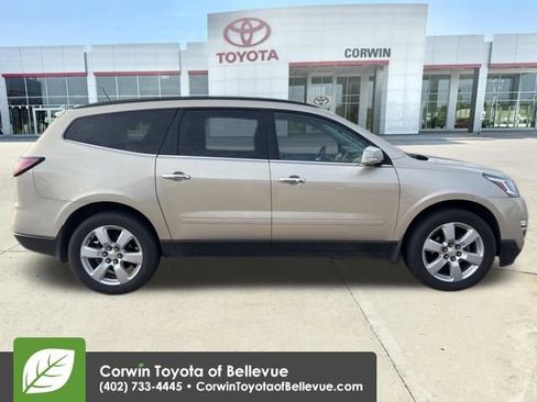 Used 2016 Chevrolet Traverse LT w/ Style and Technology Package FWD image 4