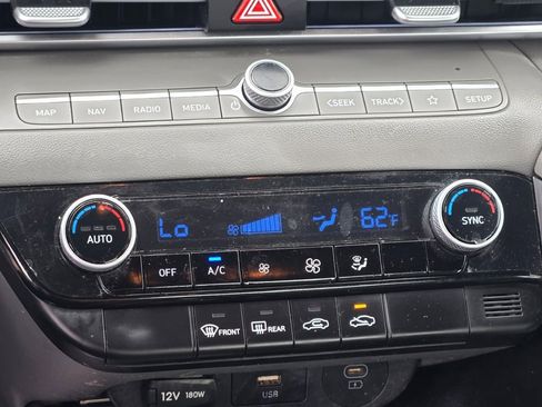 Used 2024 Hyundai Elantra SEL FWD image 25