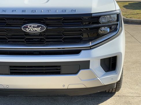 New 2025 Ford Expedition Max Platinum w/ Driver's Package image 29
