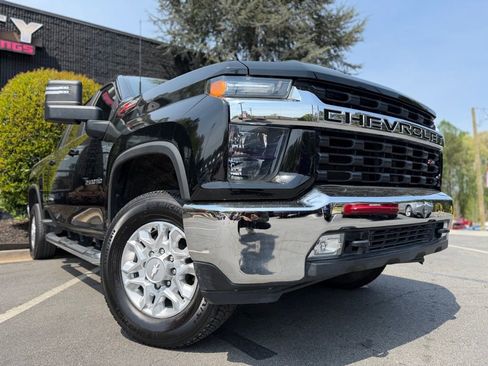 Used 2020 Chevrolet Silverado 2500 LT w/ Convenience Package image 8