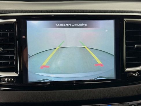 Used 2023 Chrysler Pacifica Touring-L FWD image 14