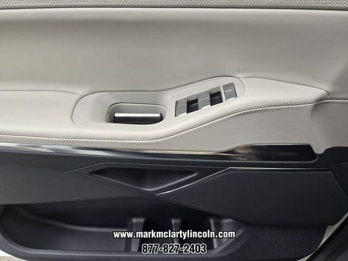 New 2026 Lincoln Navigator Premiere AWD/4WD image 22