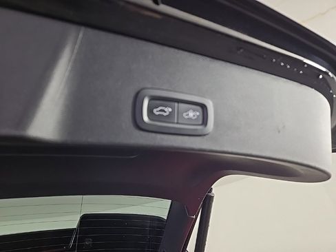 Used 2021 Volvo XC40 P8 Recharge w/ Advanced Package image 12