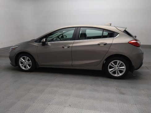 Used 2018 Chevrolet Cruze LT w/ Convenience Package FWD image 3