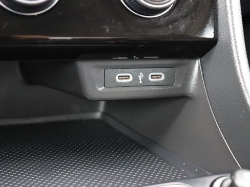 Used 2024 Volkswagen Jetta SE FWD image 33