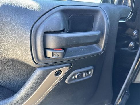 Used 2016 Jeep Wrangler Unlimited Sahara image 16