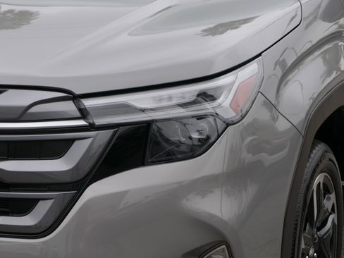 Certified 2025 Subaru Forester Limited w/ Popular Package image 8