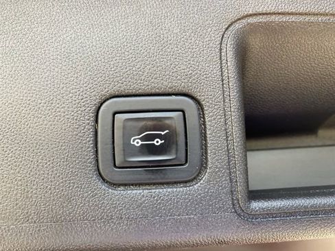 Used 2022 GMC Terrain SLT w/ Infotainment Package II AWD/4WD image 35