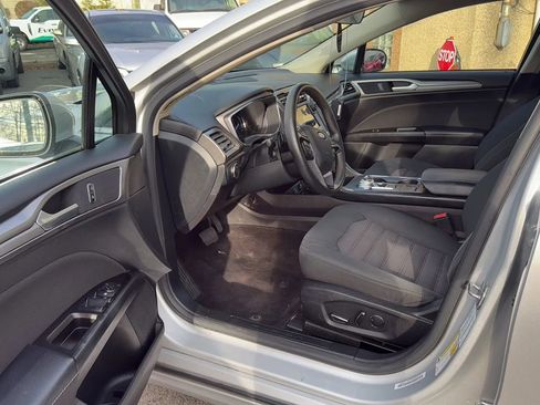 Used 2017 Ford Fusion SE w/ Fusion SE Technology Package image 23