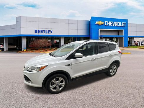 Used 2016 Ford Escape SE w/ Equipment Group 201A image 1
