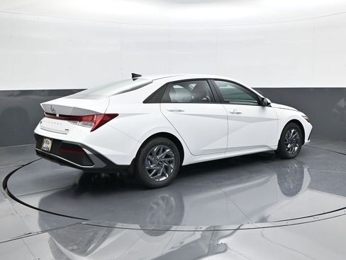 New 2025 Hyundai Elantra Blue image 5